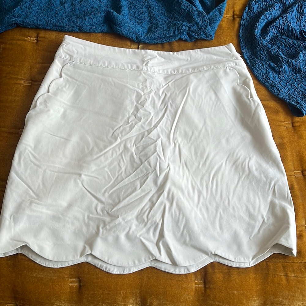 Vineyard vines scalloped edge performance golf skirt